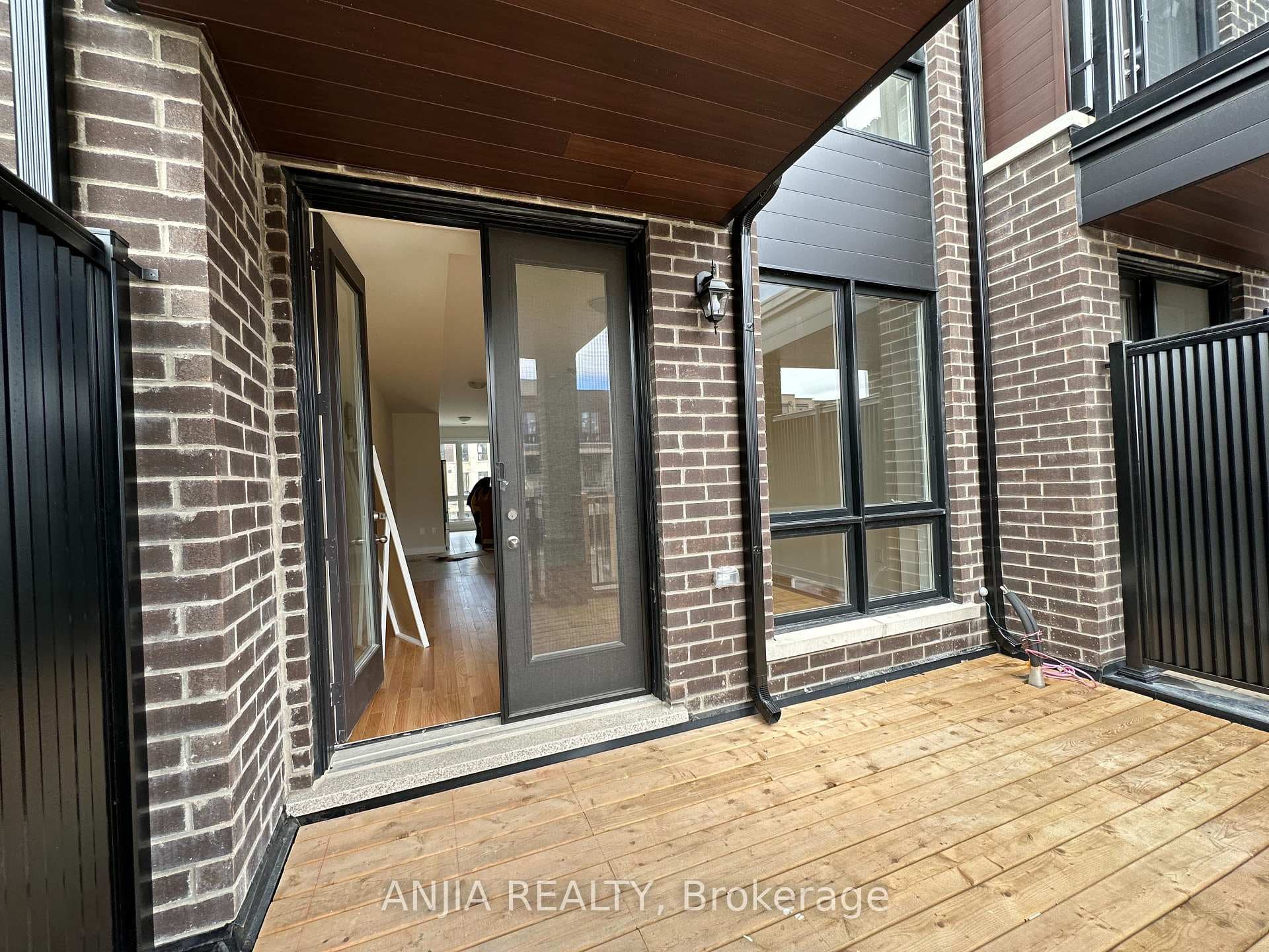 111 Stauffer Crescent photo 10