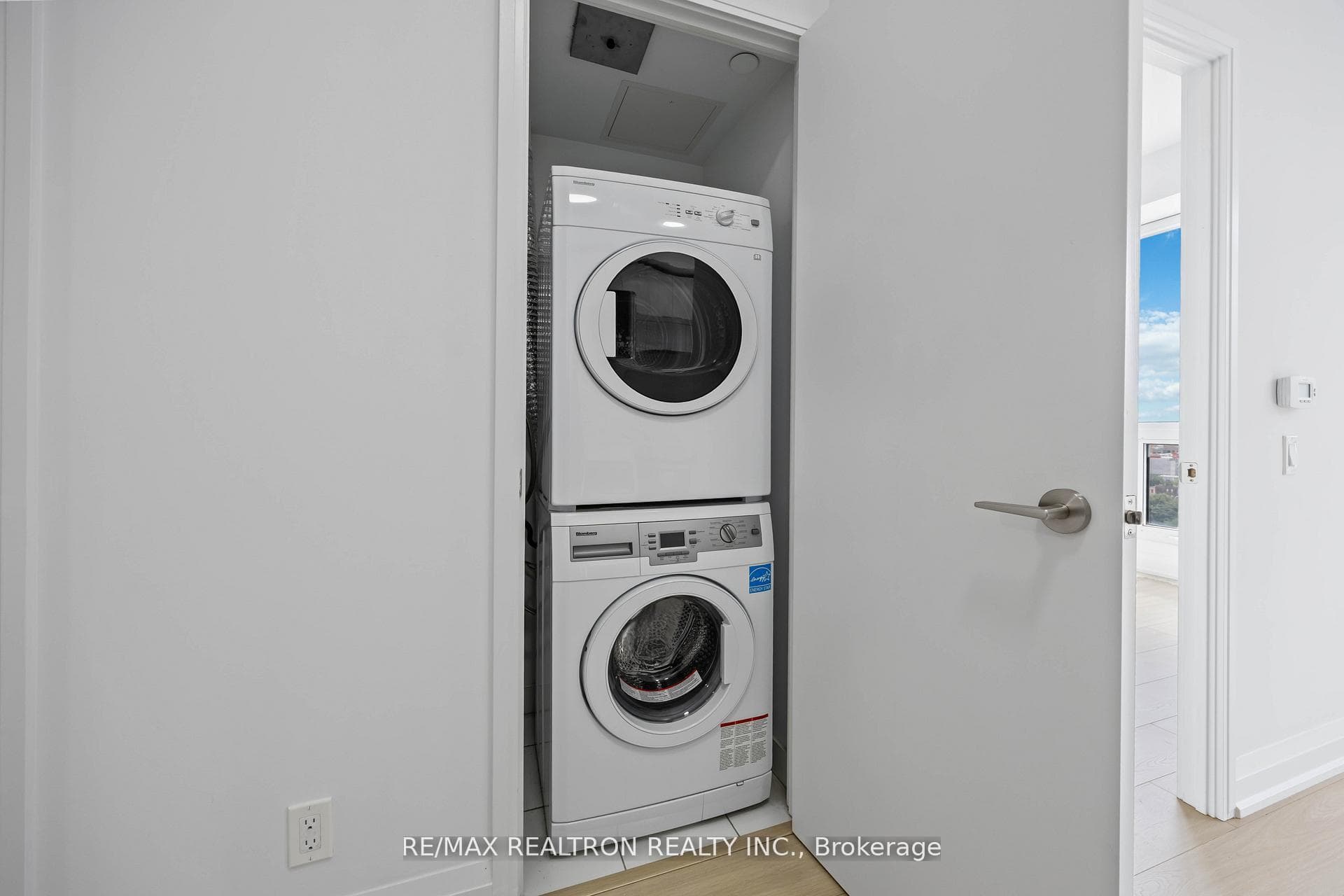 181 Dundas Street Unit 1207 photo 20