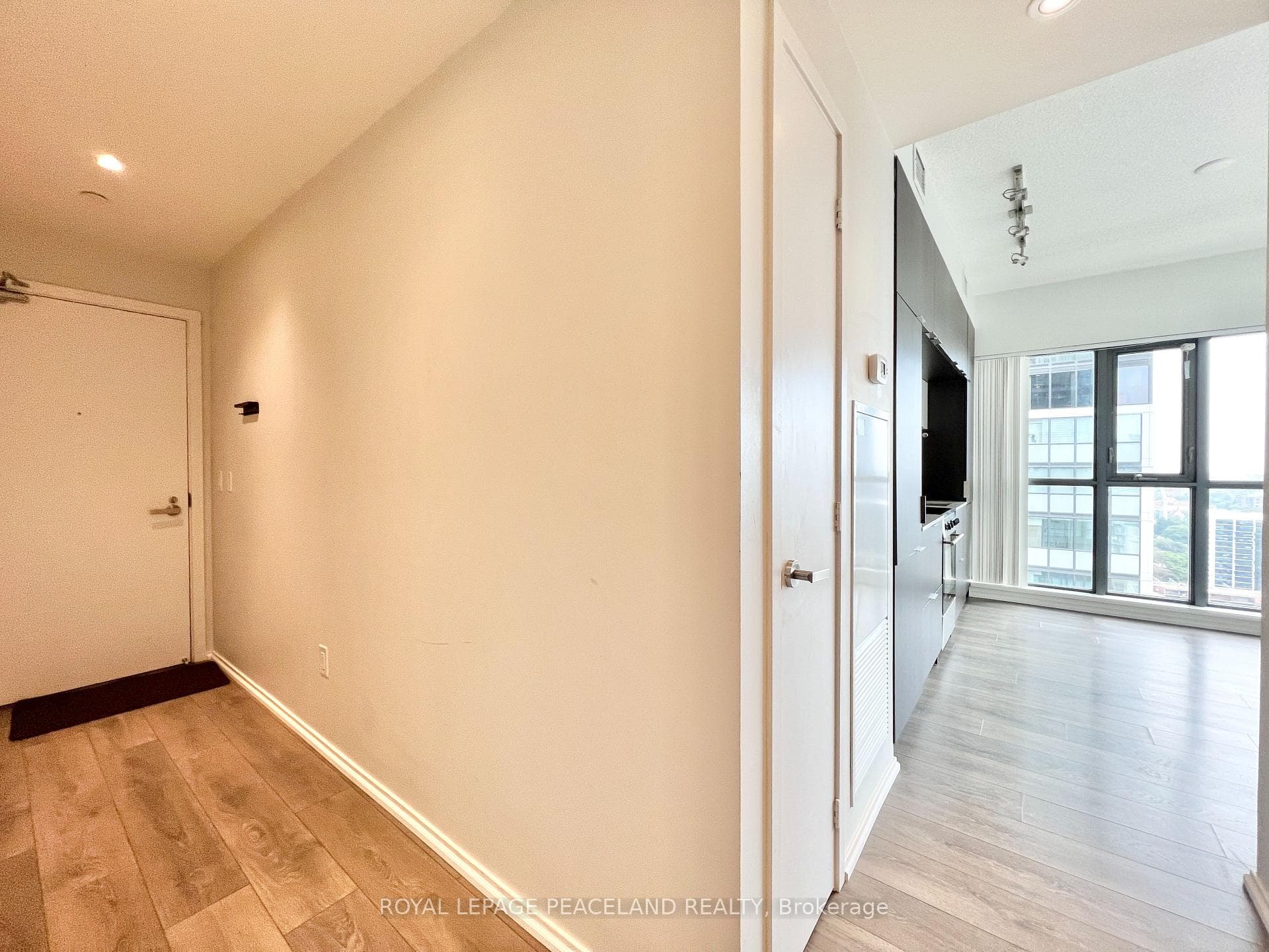 159 Dundas Street Unit 2305 photo 2
