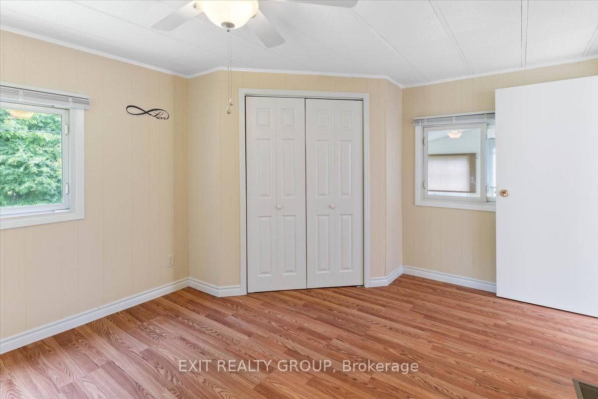 40 Linden Boulevard photo 17
