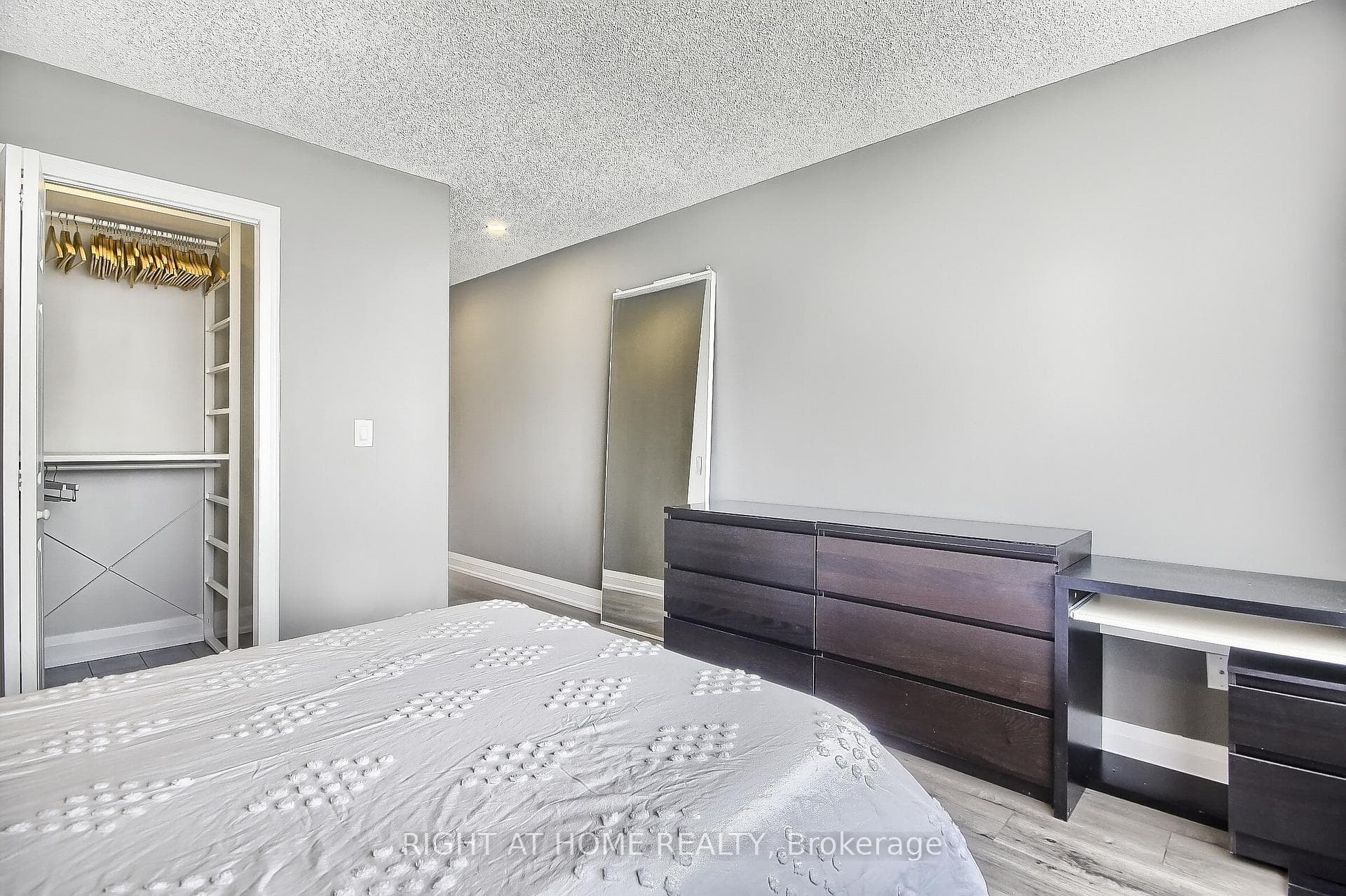 955 O'connor Drive Unit Ph7 photo 17