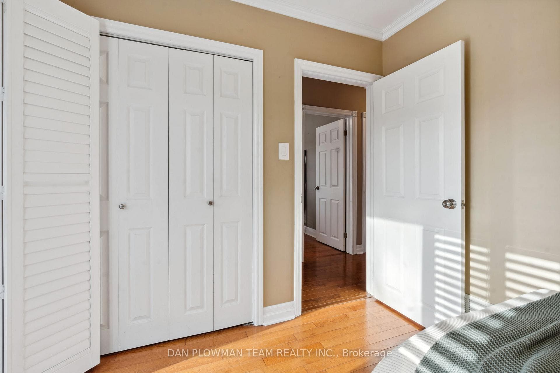 242 Chadburn Street photo 17
