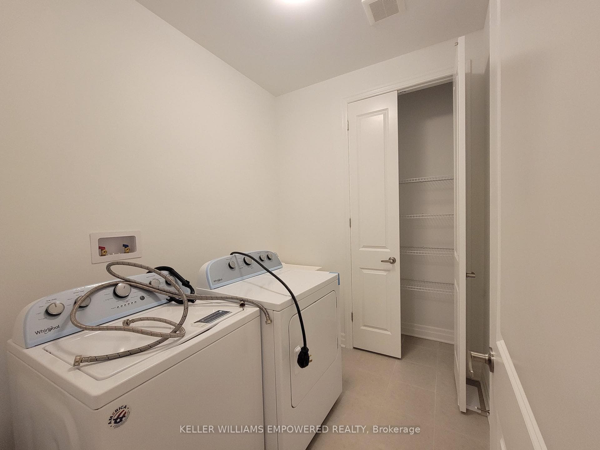 1903 Narcissus Gardens Unit Upper photo 29