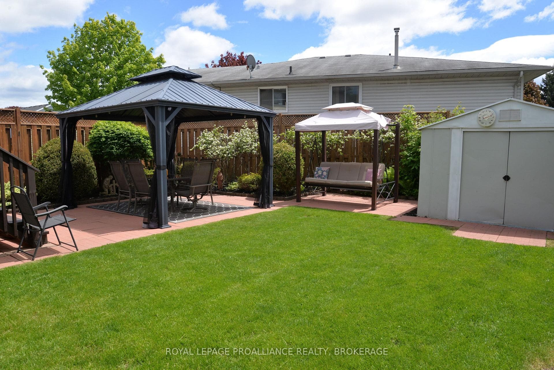964 Uxbridge Crescent photo 24