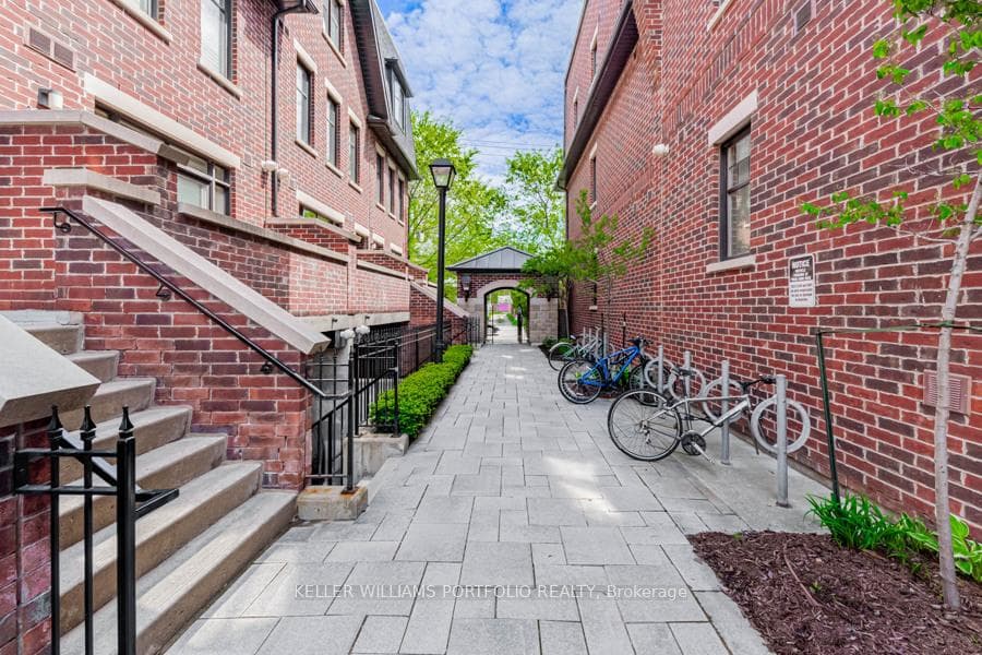 150 Broadview Avenue Unit 20 photo 20