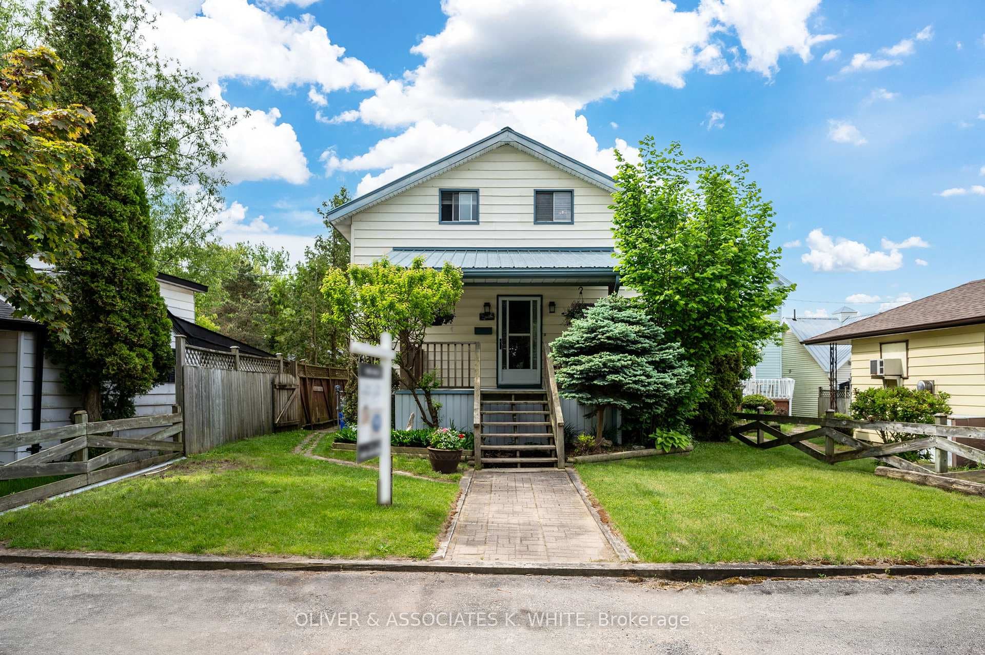 402 Edith Cavell Boulevard photo 2