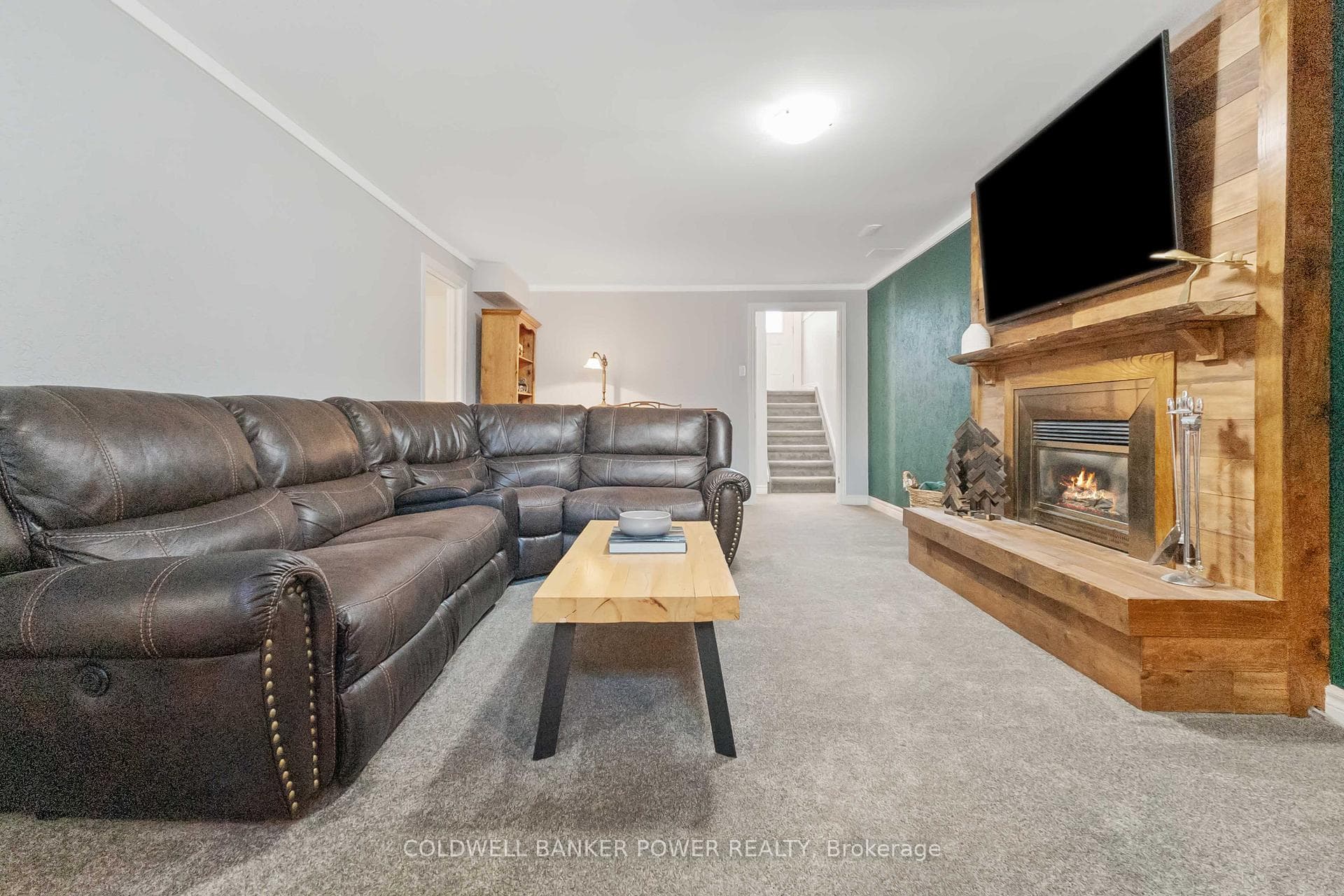 227 ARDSLEY Crescent photo 26
