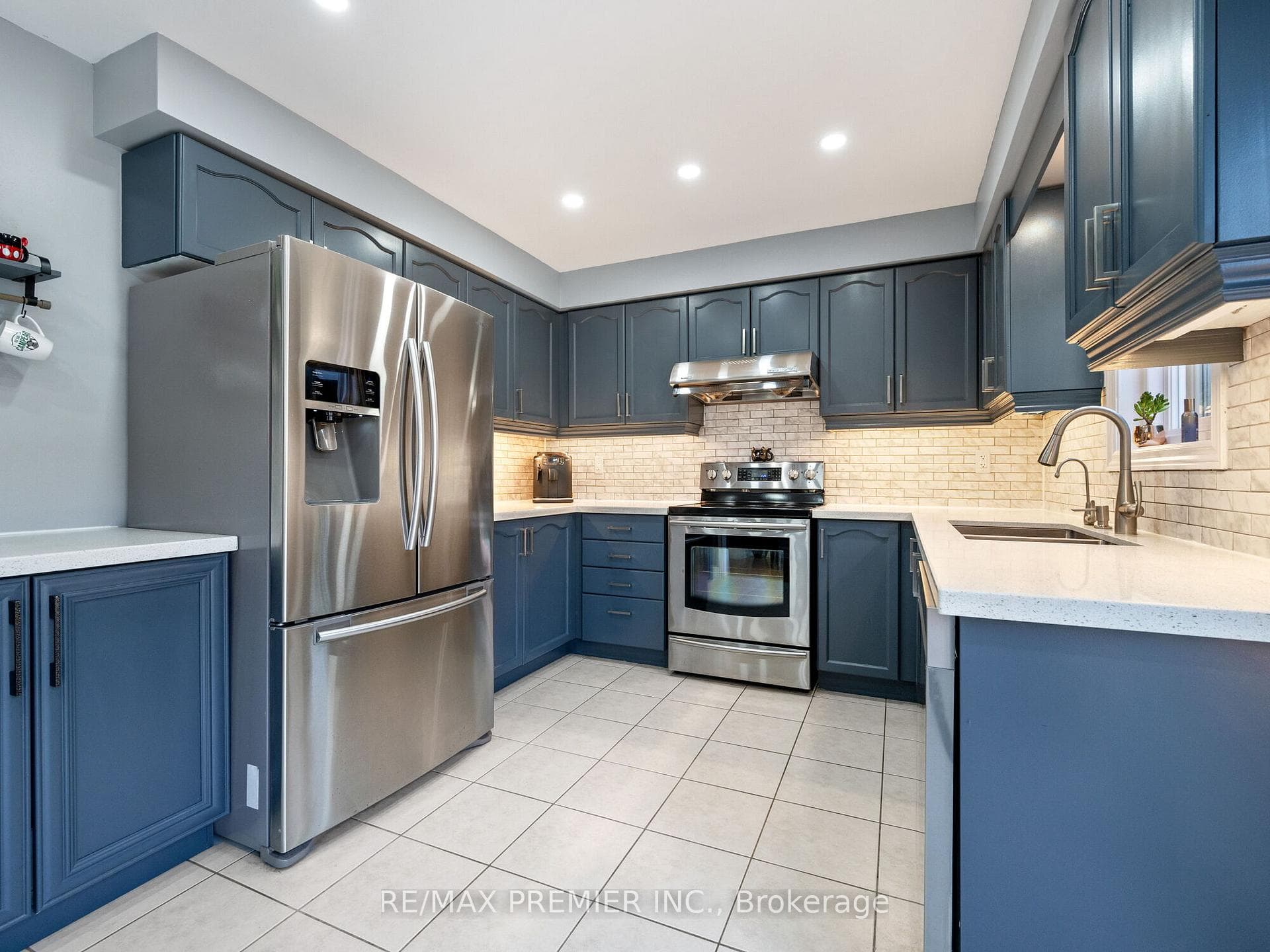 56 Fallstar Crescent photo 8