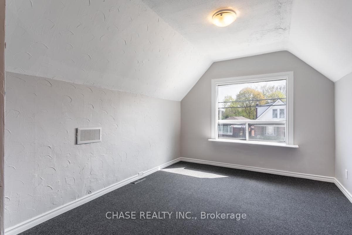 513 Queensdale Avenue photo 16