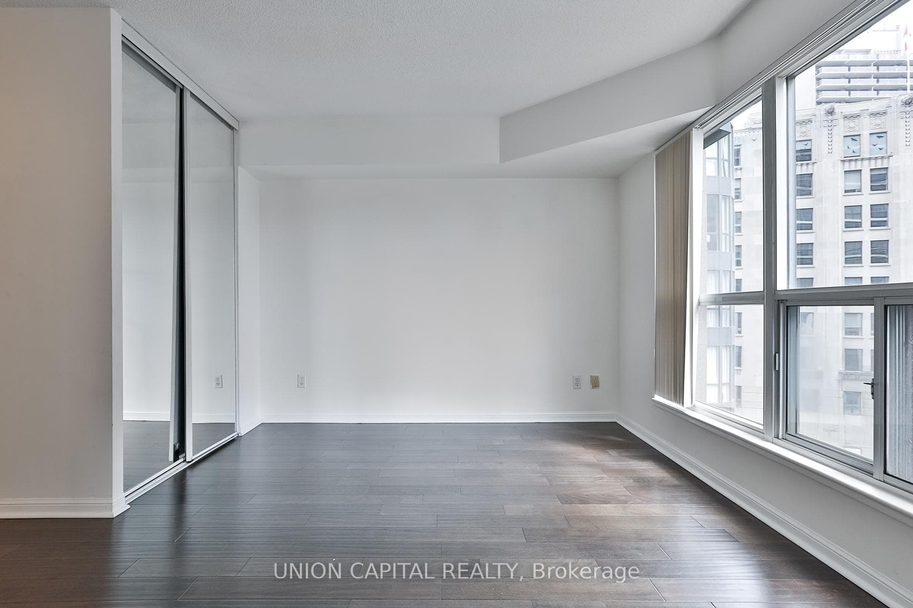 7 Carlton Street Unit 602 photo 12