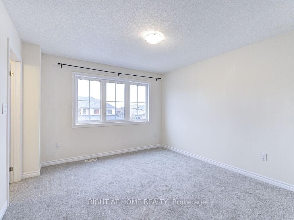 121 Scarletwood Street photo 30