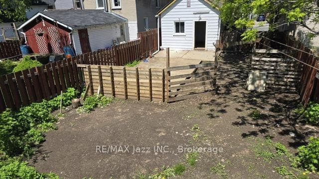 629 Brown Street photo 22