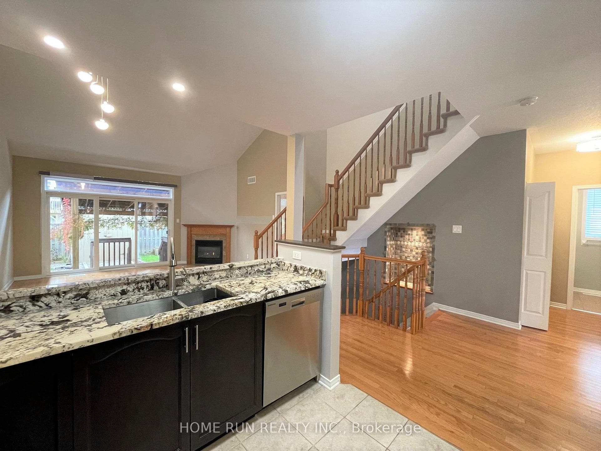 180 Hartsmere Drive photo 5