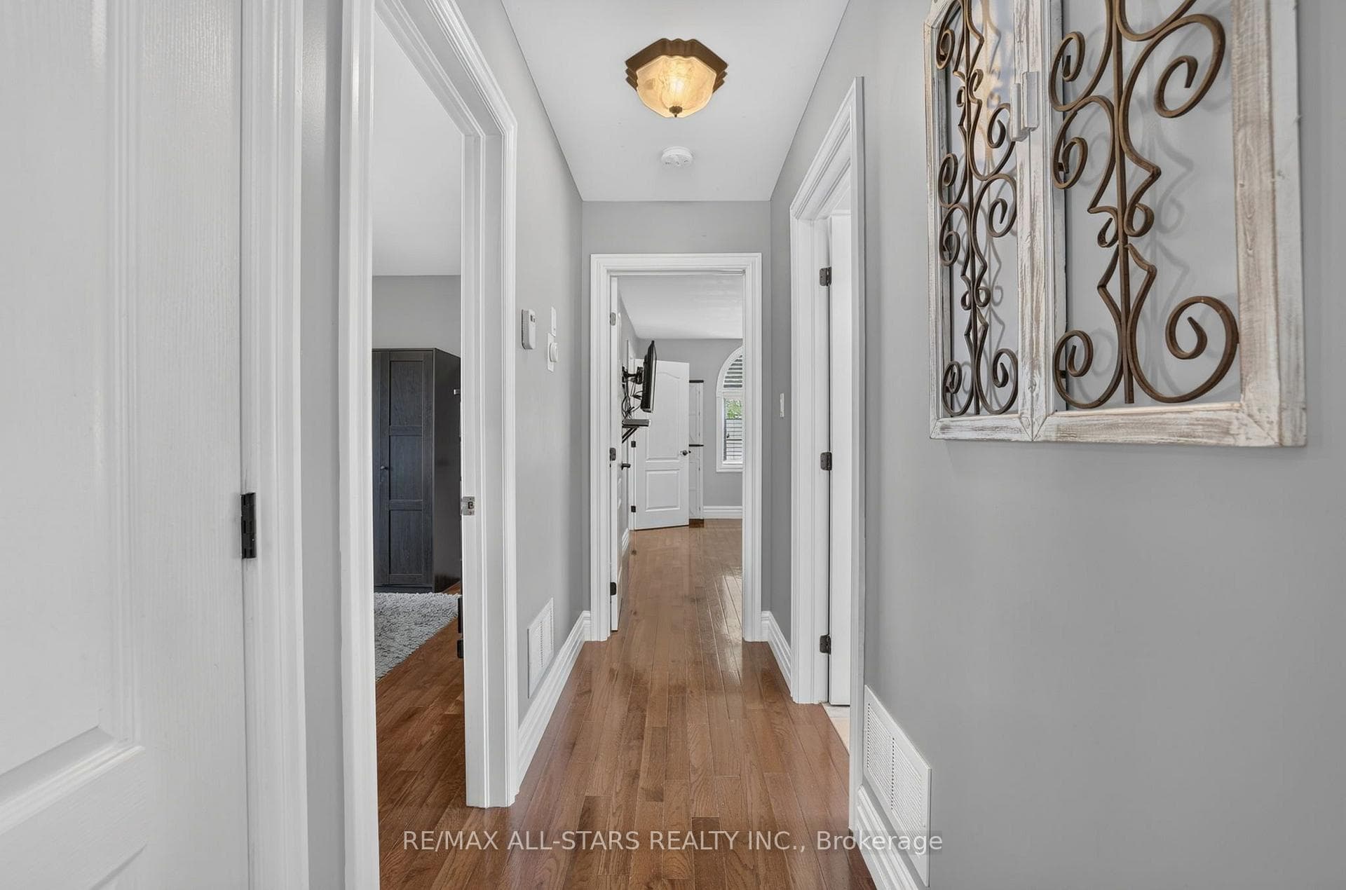 38 Evelyn Avenue photo 9