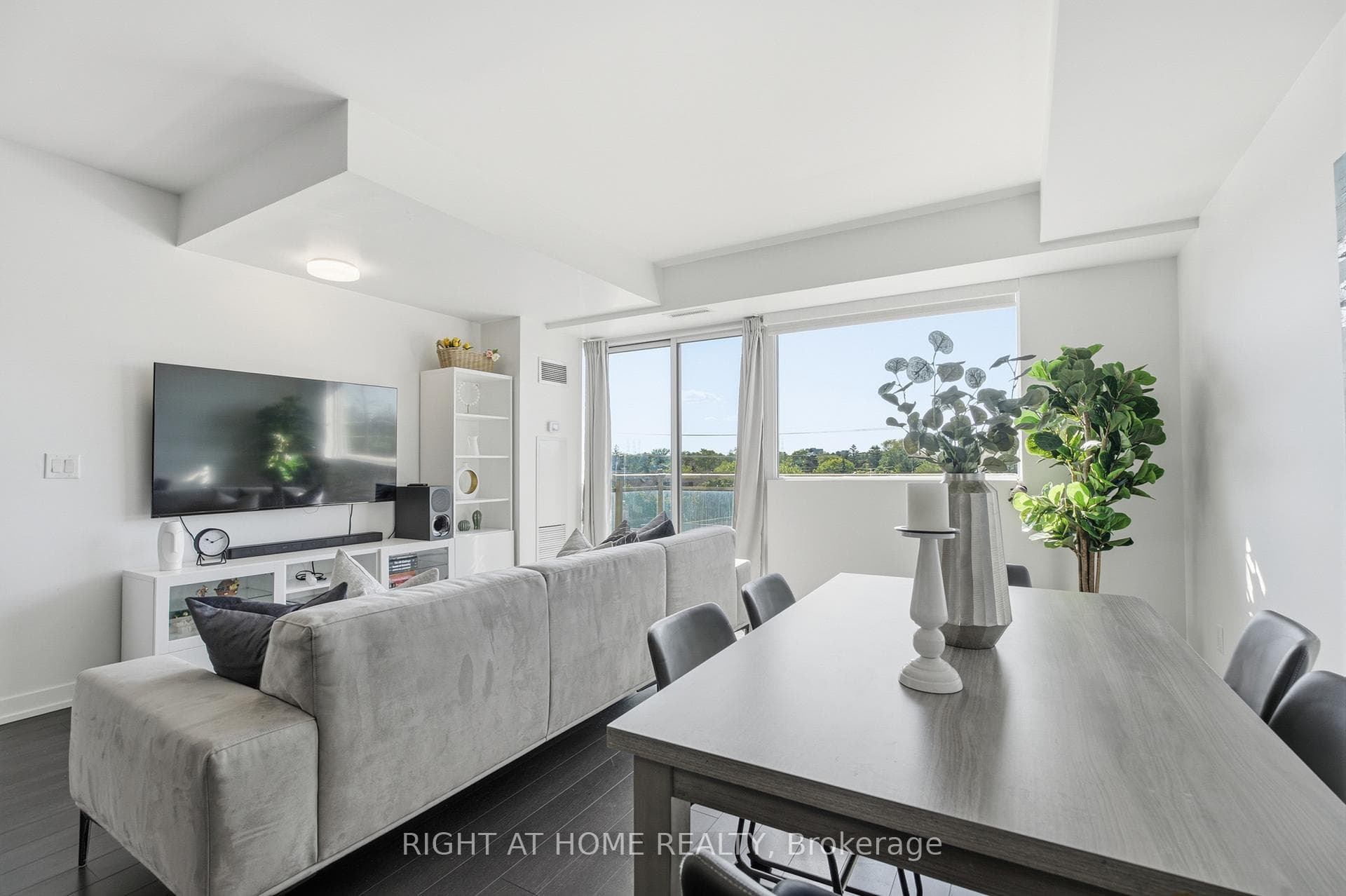 5101 Dundas Street Unit 411 photo 5