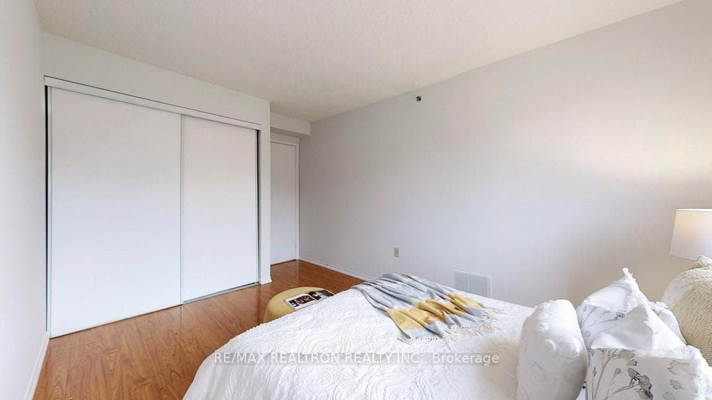 75 Weldrick Road Unit 818 photo 20