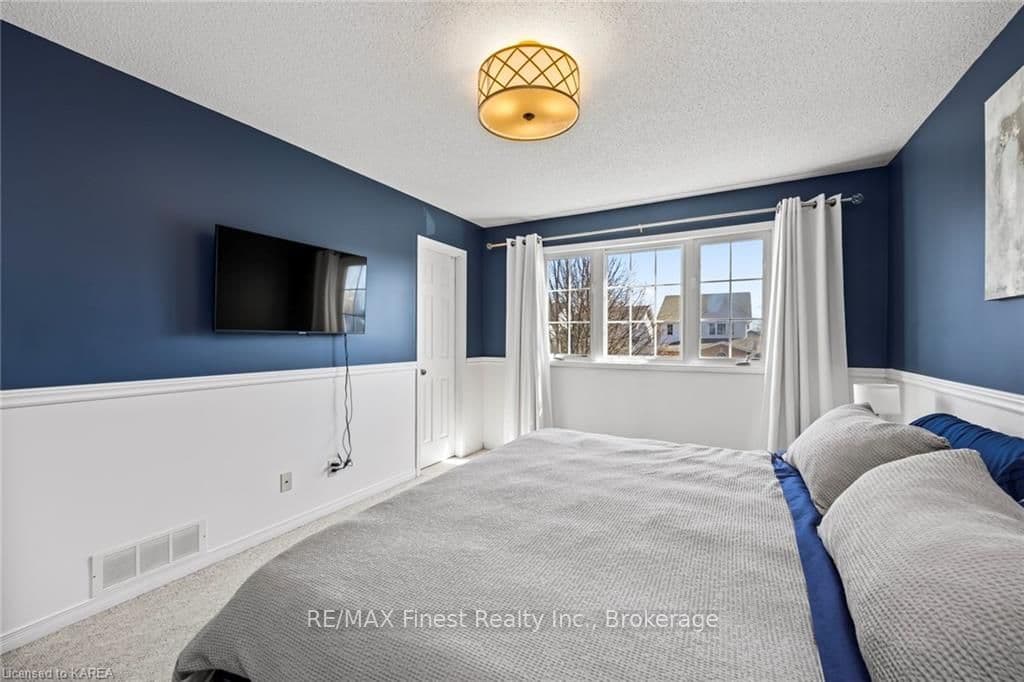 1021 RAINBOW Crescent photo 26