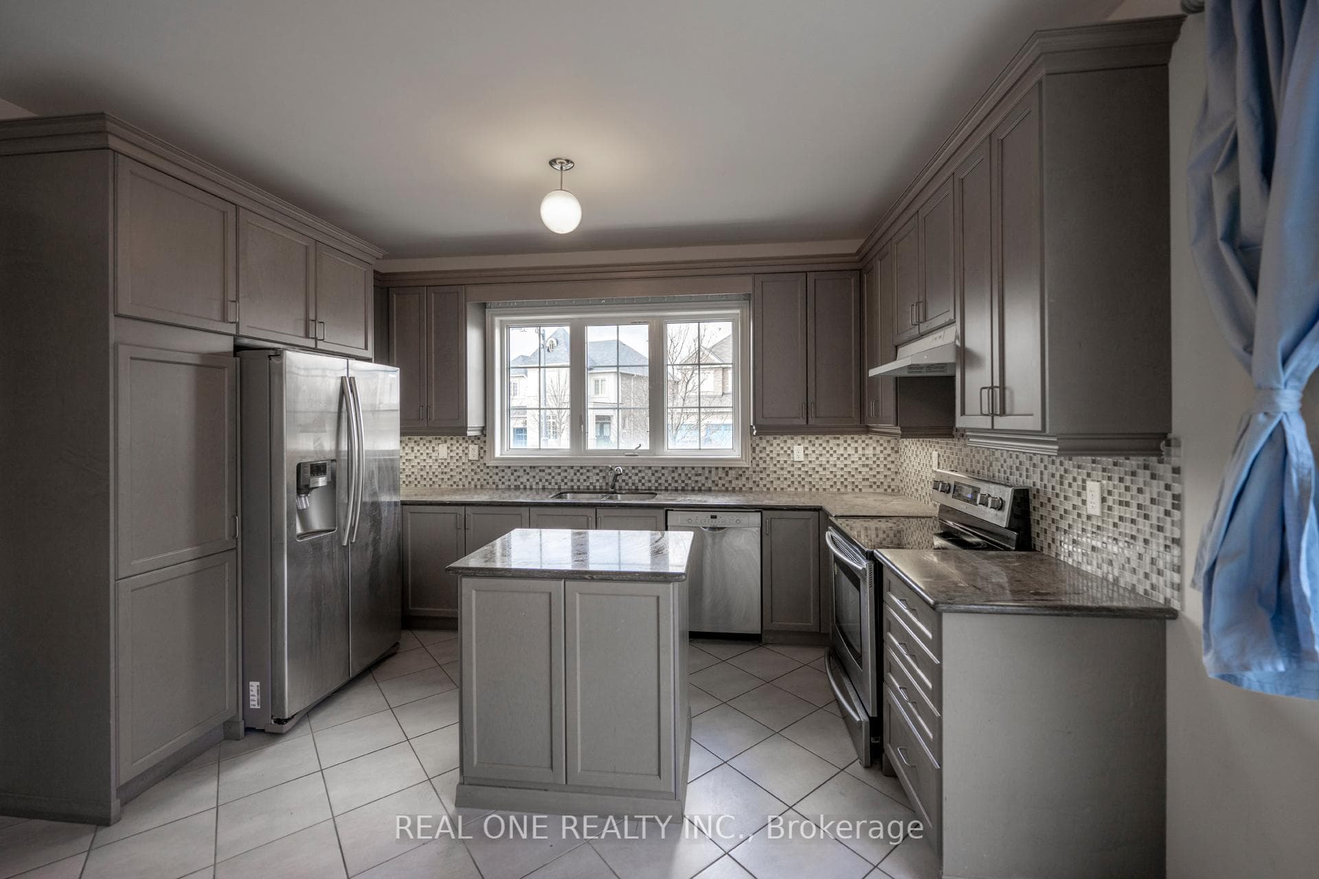 1136 Cenotaph Boulevard photo 6