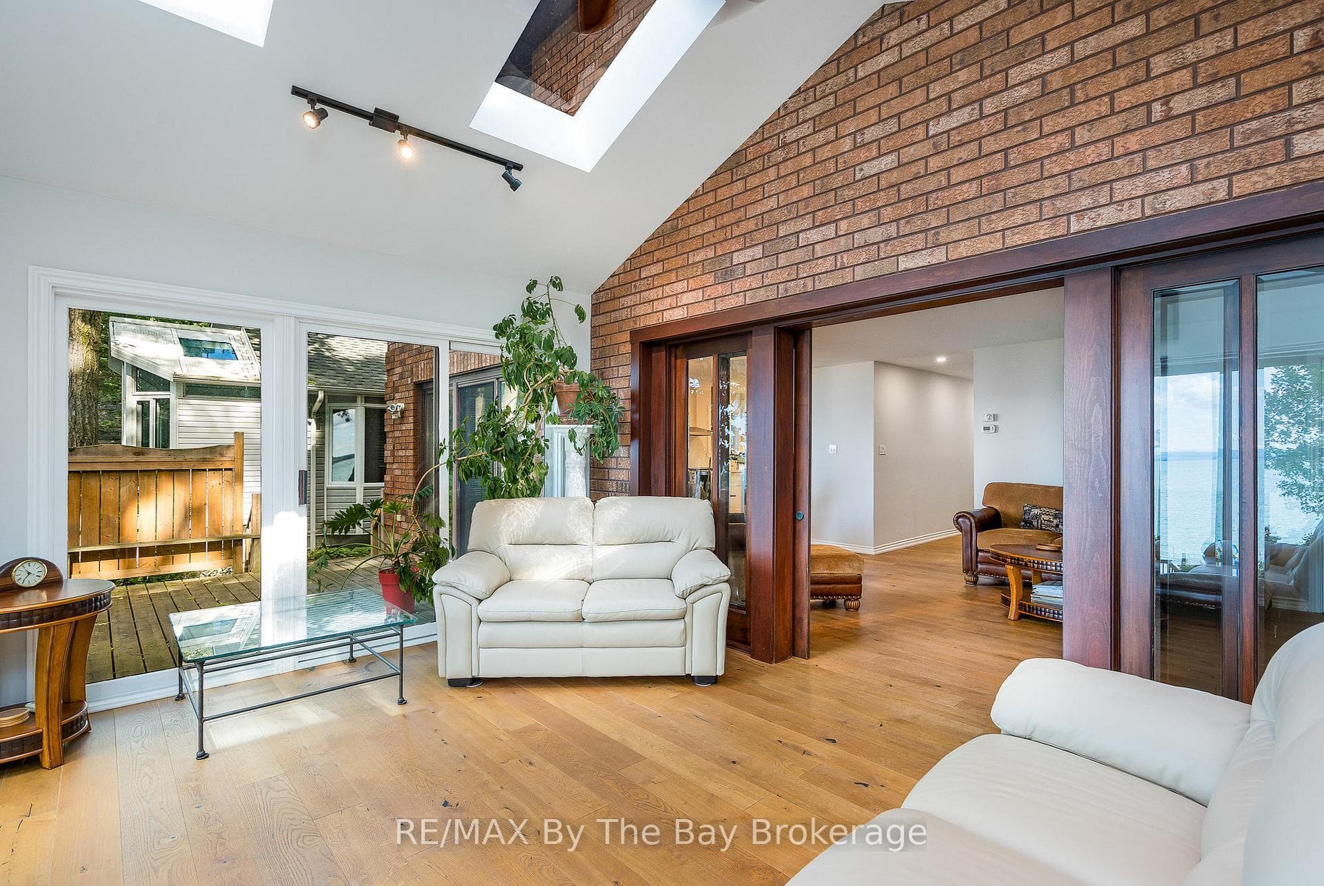 38 Willow Drive photo 14