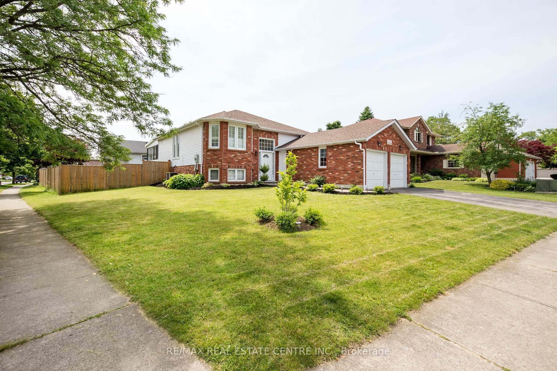1 Trillium Way photo 2
