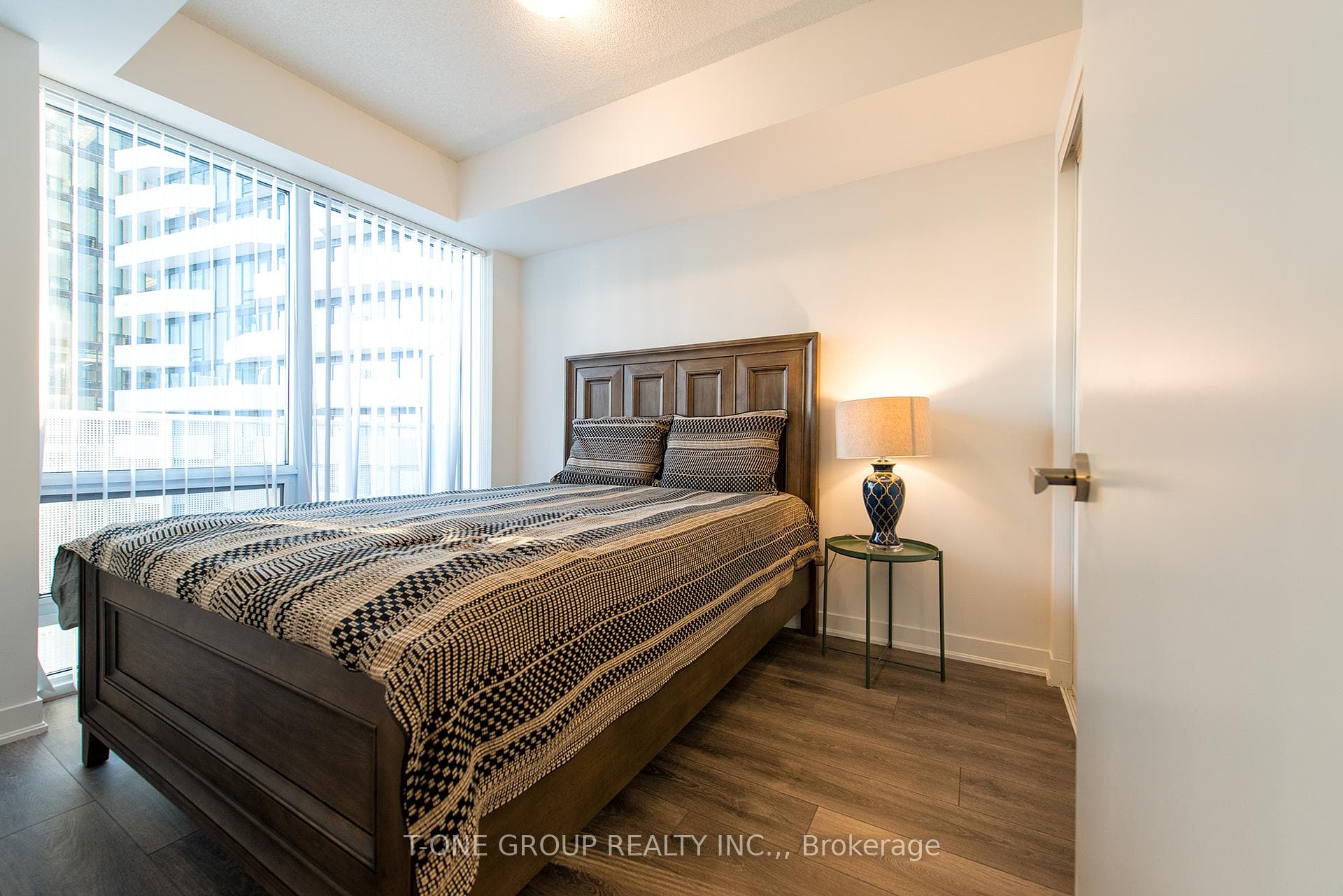 88 Harbour Street Unit 2610 photo 11