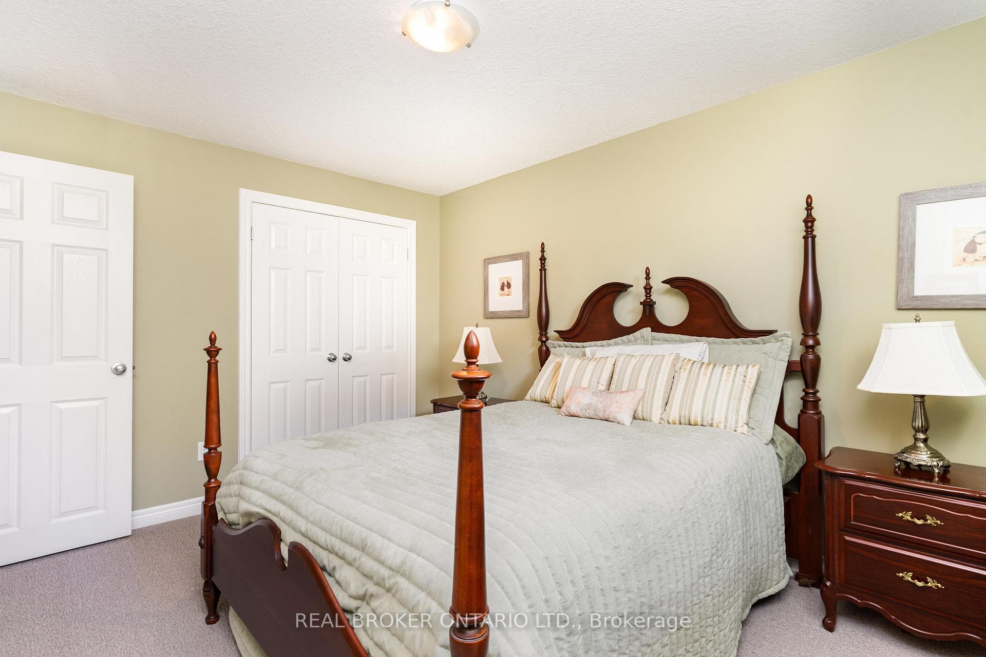 472 Countess Street photo 18