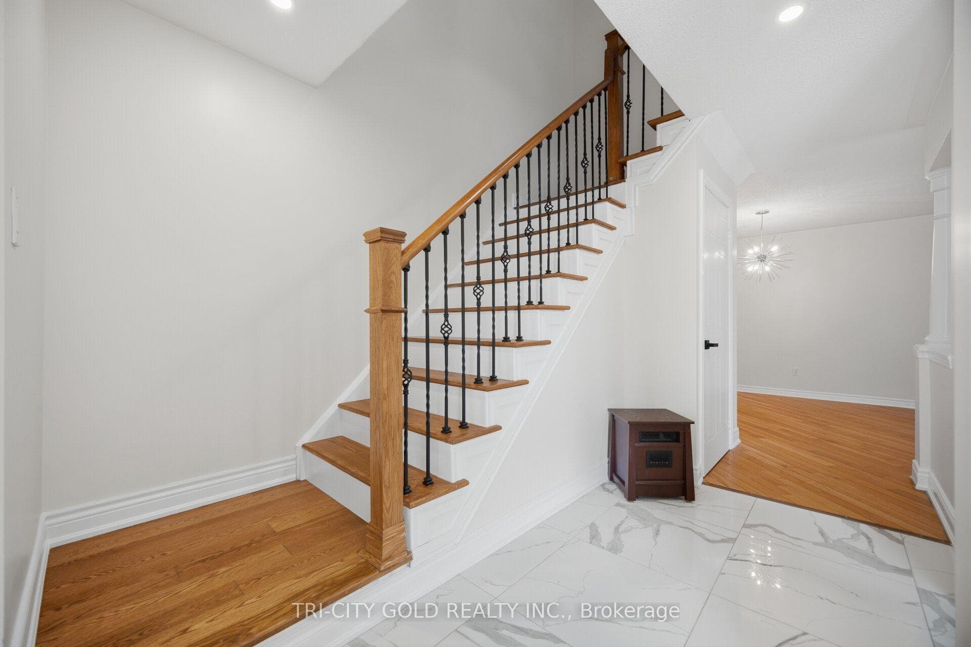 111 Chipmunk Crescent photo 19