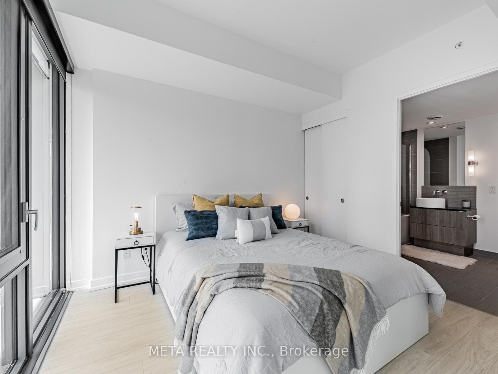 161 Roehampton Avenue Unit 2210 photo 15