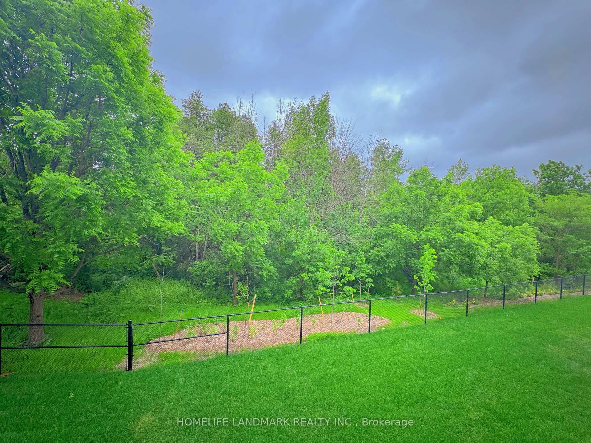 73 West Village Lane photo 3
