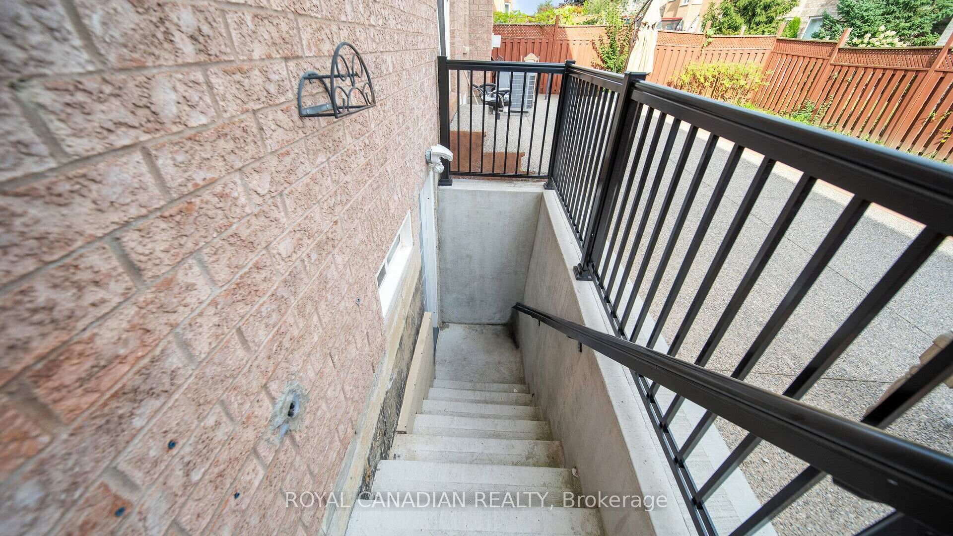 19 Outlook Avenue photo 30
