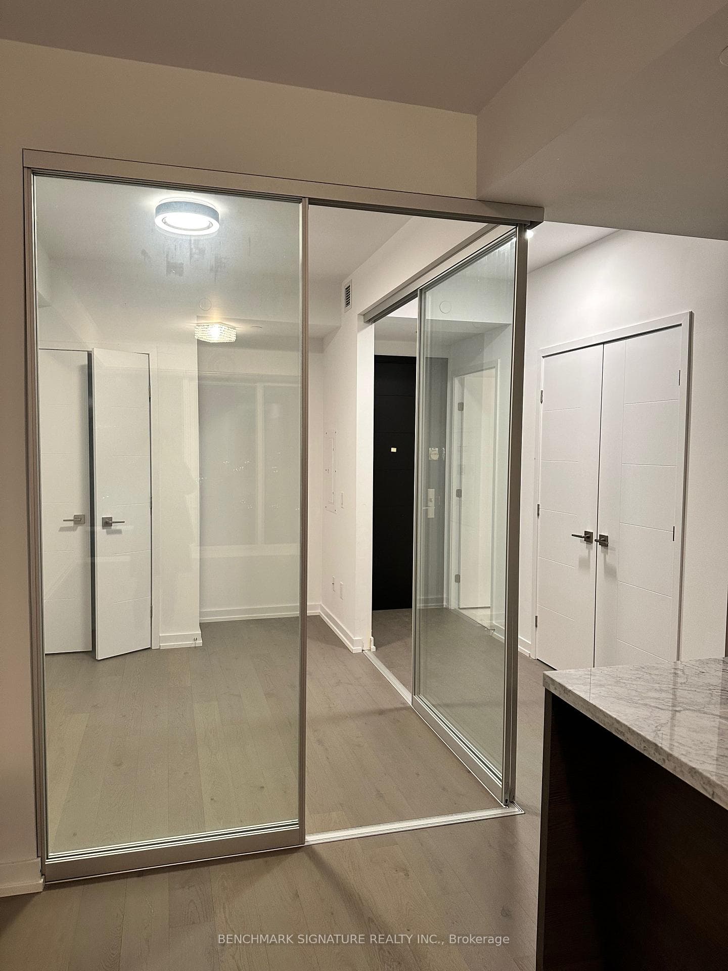 488 University Avenue Unit 3005 photo 9