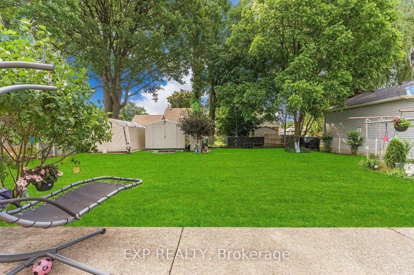 215 Elmwood Crescent photo 9
