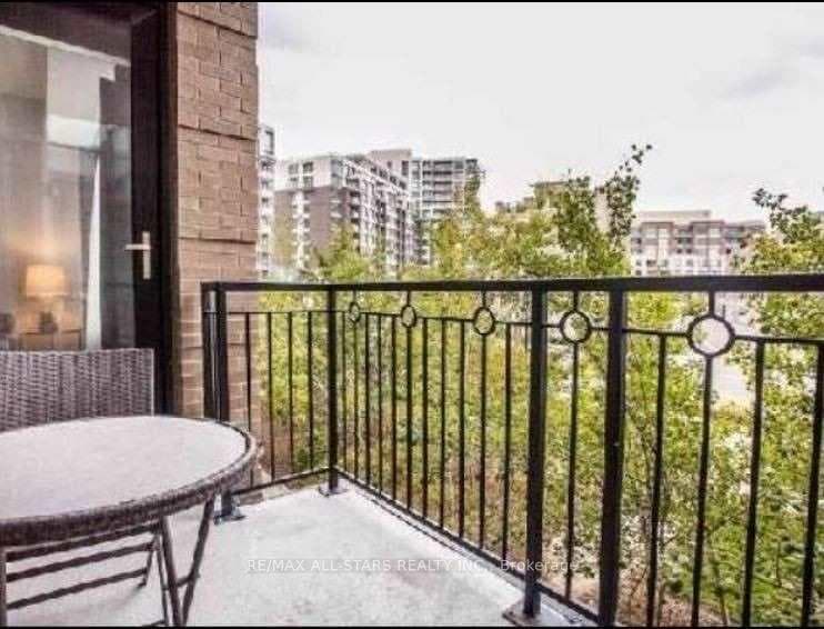 111 Upper Duke Crescent Unit 219 photo 12