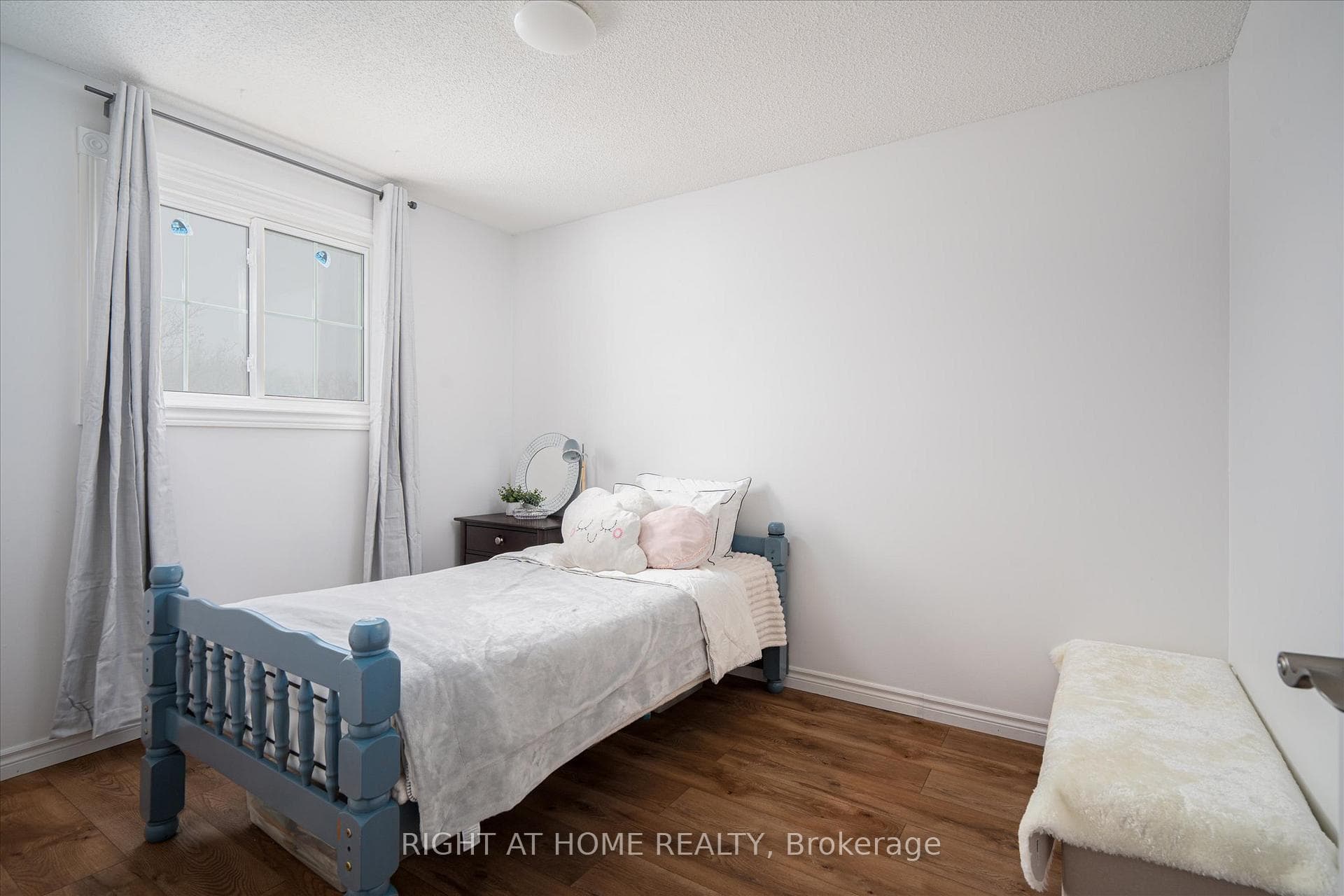 65 Longsword Drive photo 12