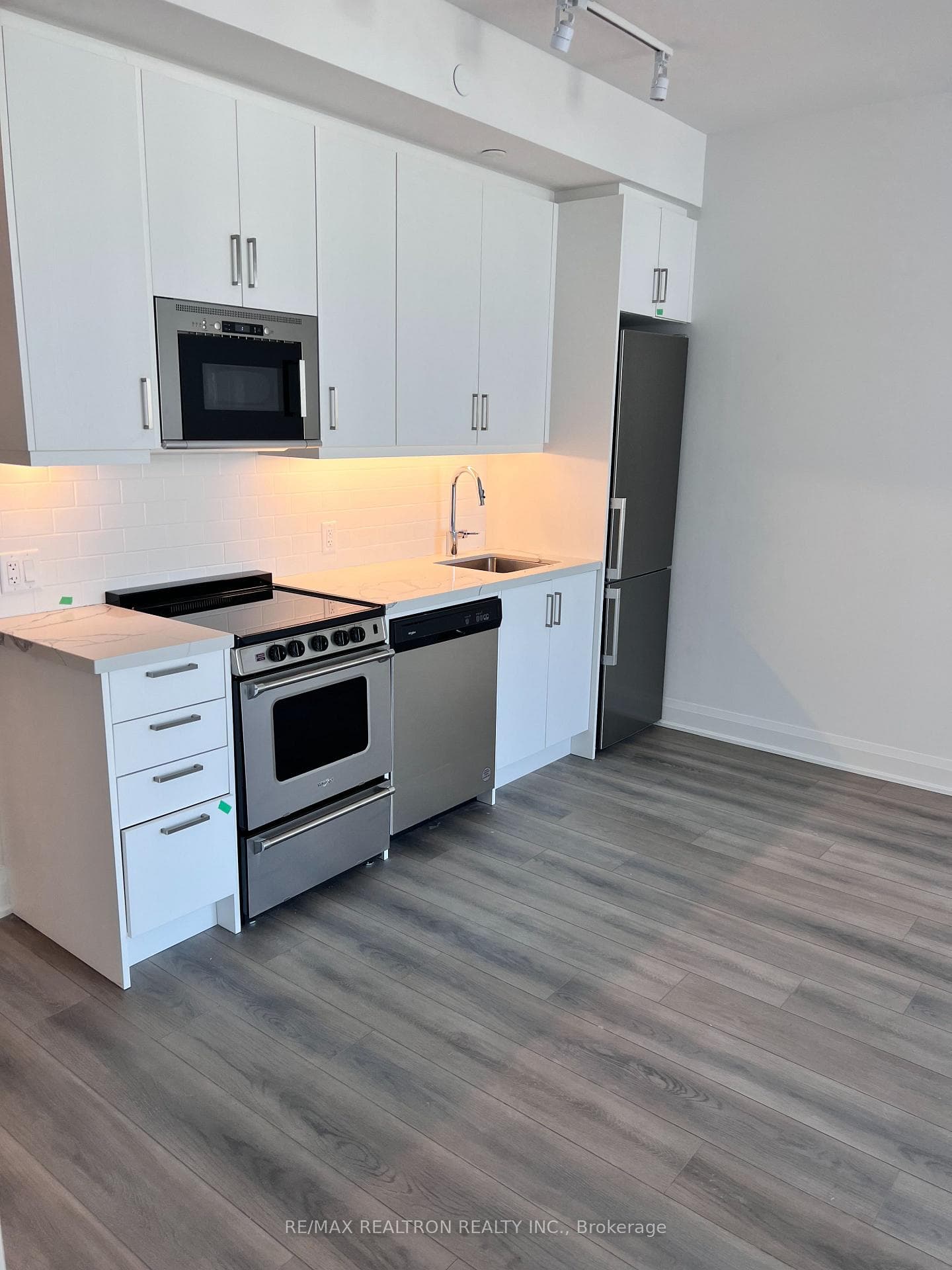 10 Gatineau Drive Unit 1208 photo 7