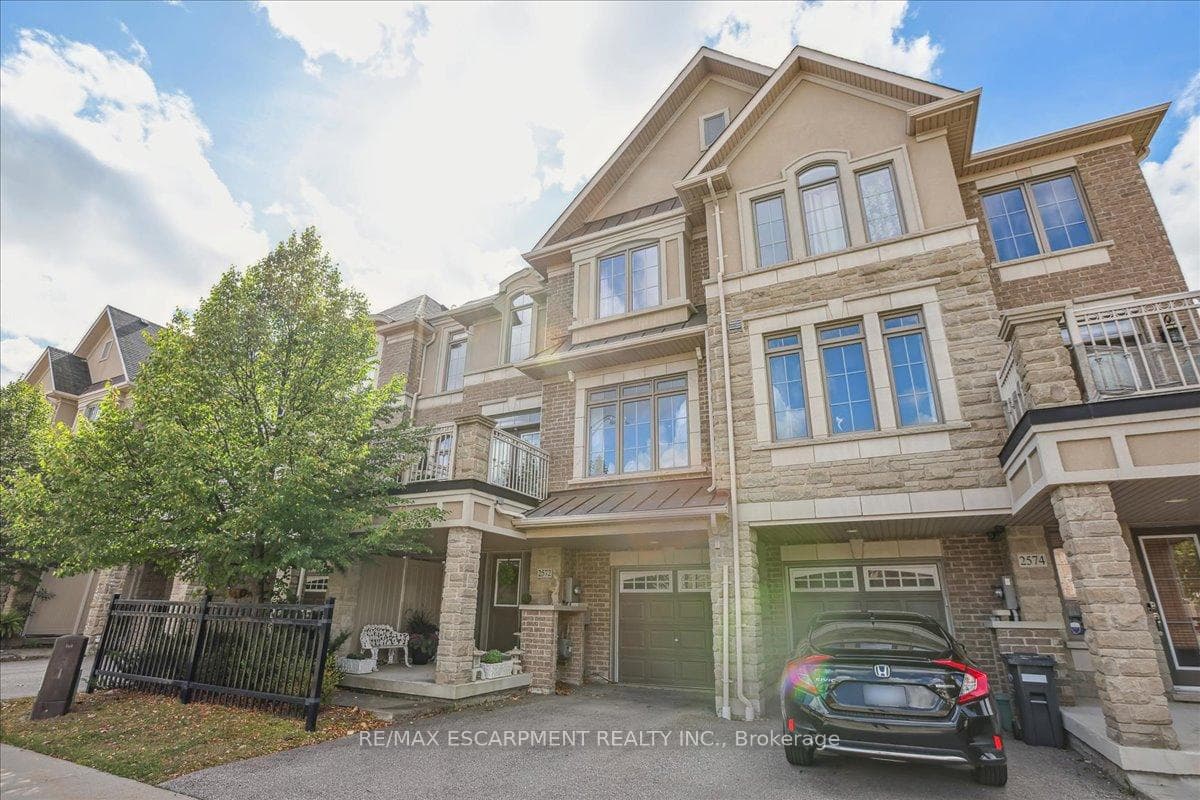 2572 Grand Oak Trail photo 2