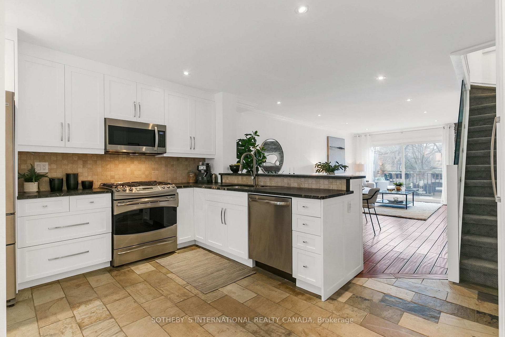 1356 Bathurst Street Unit 9 photo 2