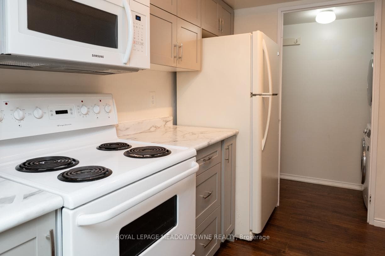 14924 Yonge Street Unit 201 photo 14