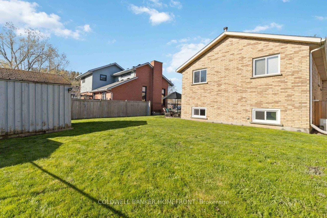 11 BEAVER Crescent photo 24
