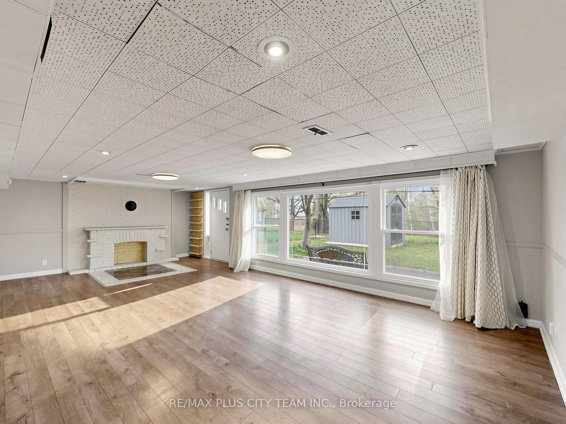 260 Renforth Drive photo 24