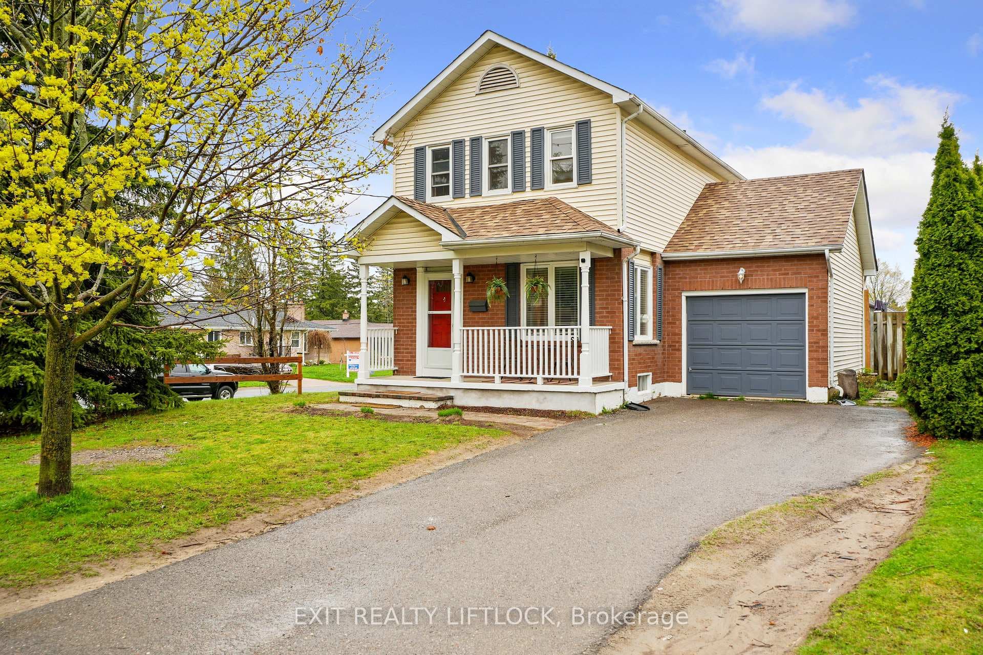 36 Kawartha Heights Boulevard photo 1