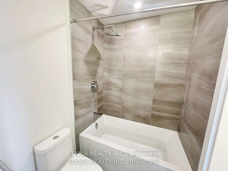101 cathedral high Street Unit PH13 photo 7