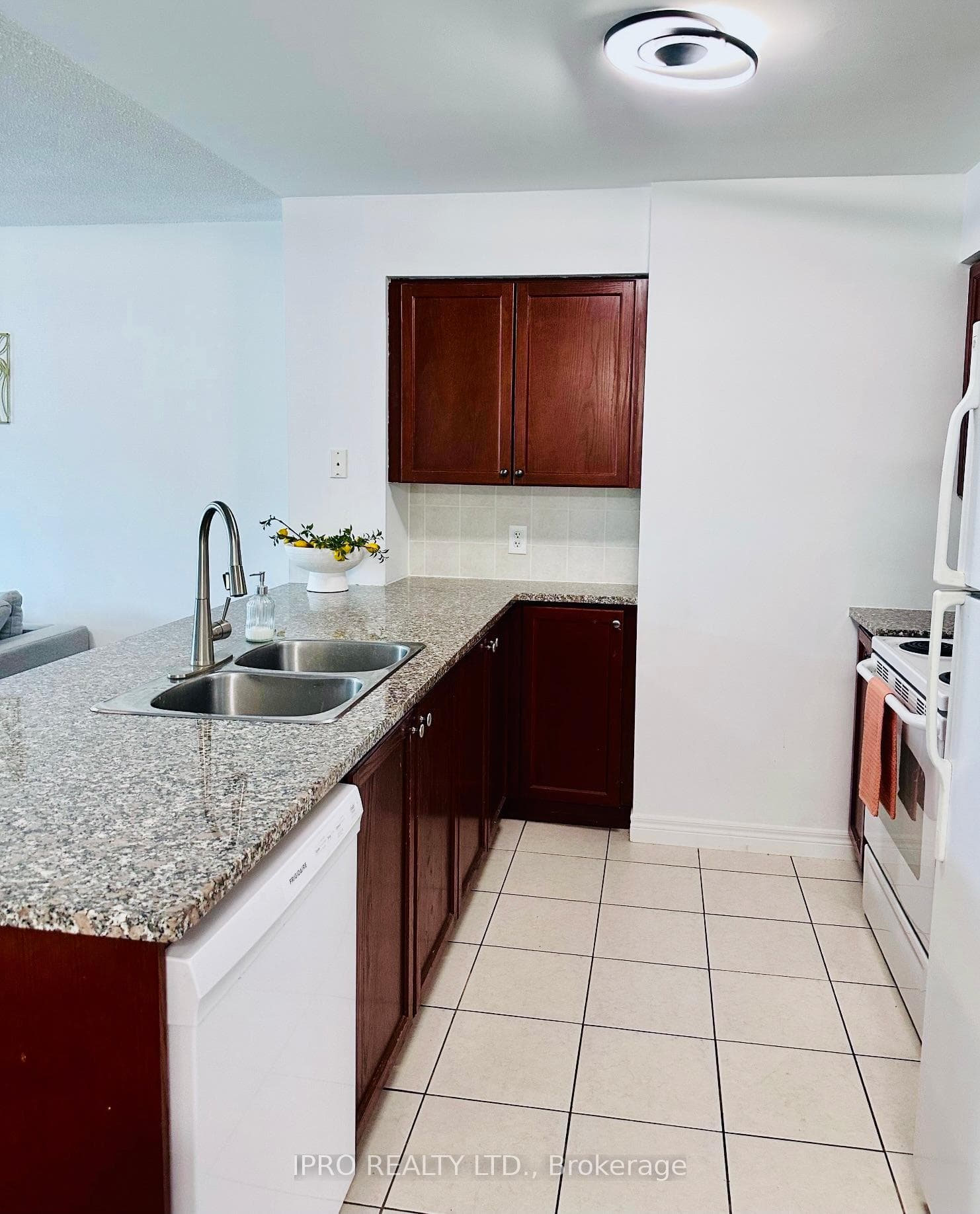 30 Grand Trunk Crescent Unit 2015 photo 11