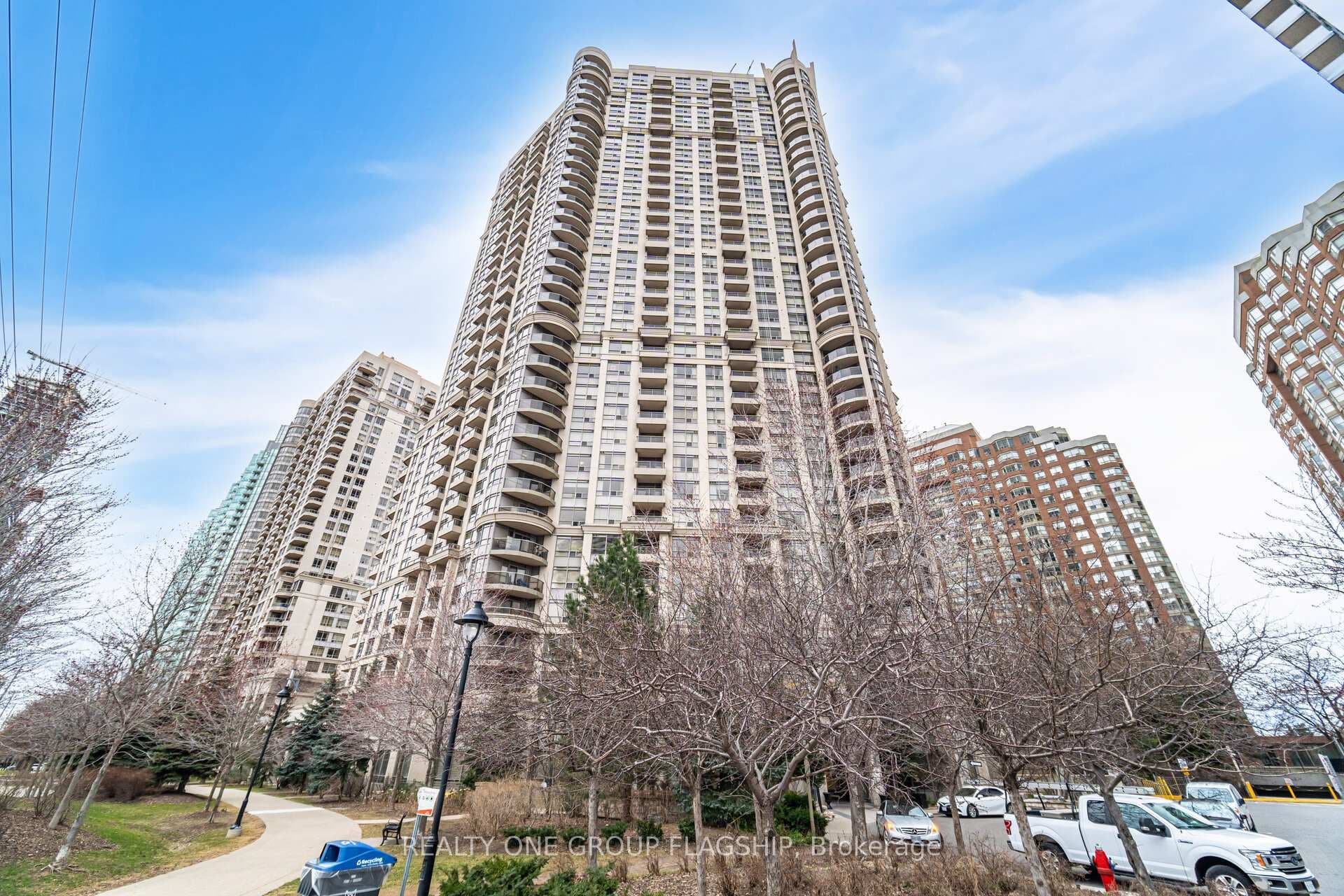 310 Burnhamthorpe Road Unit 3006 photo 1