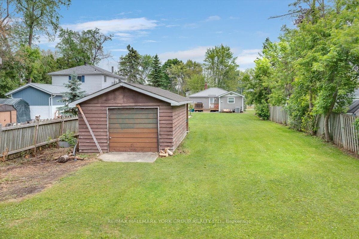 21 Lakeshore Road photo 28