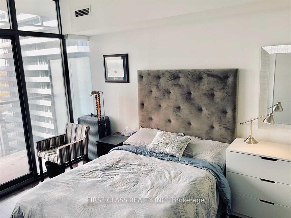 33 Charles Street Unit 2808 photo 9