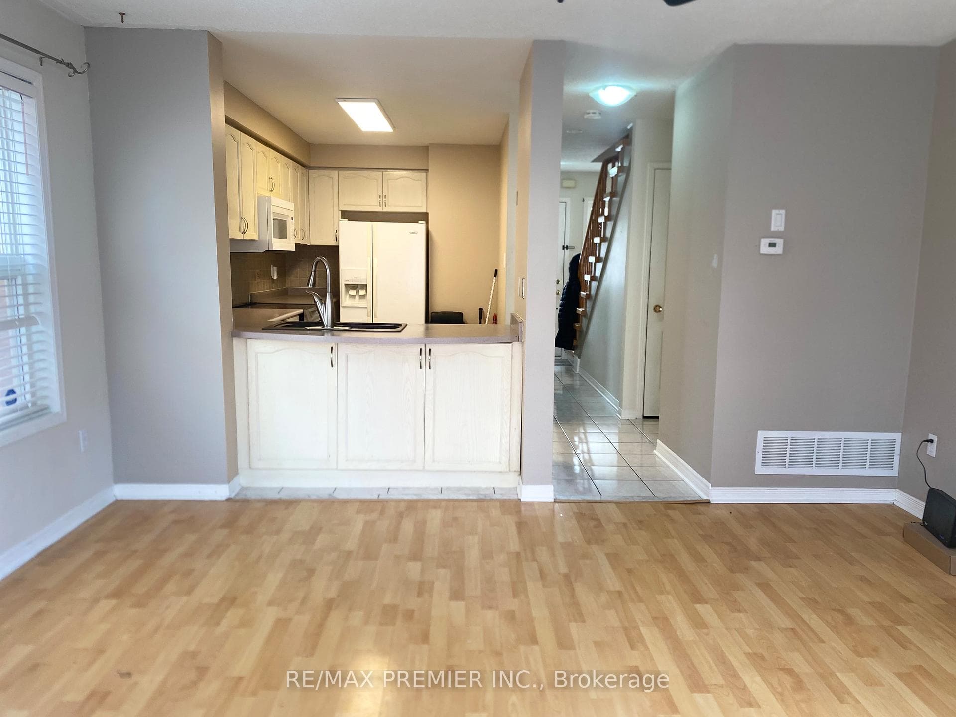 20 Giraffe Avenue photo 2