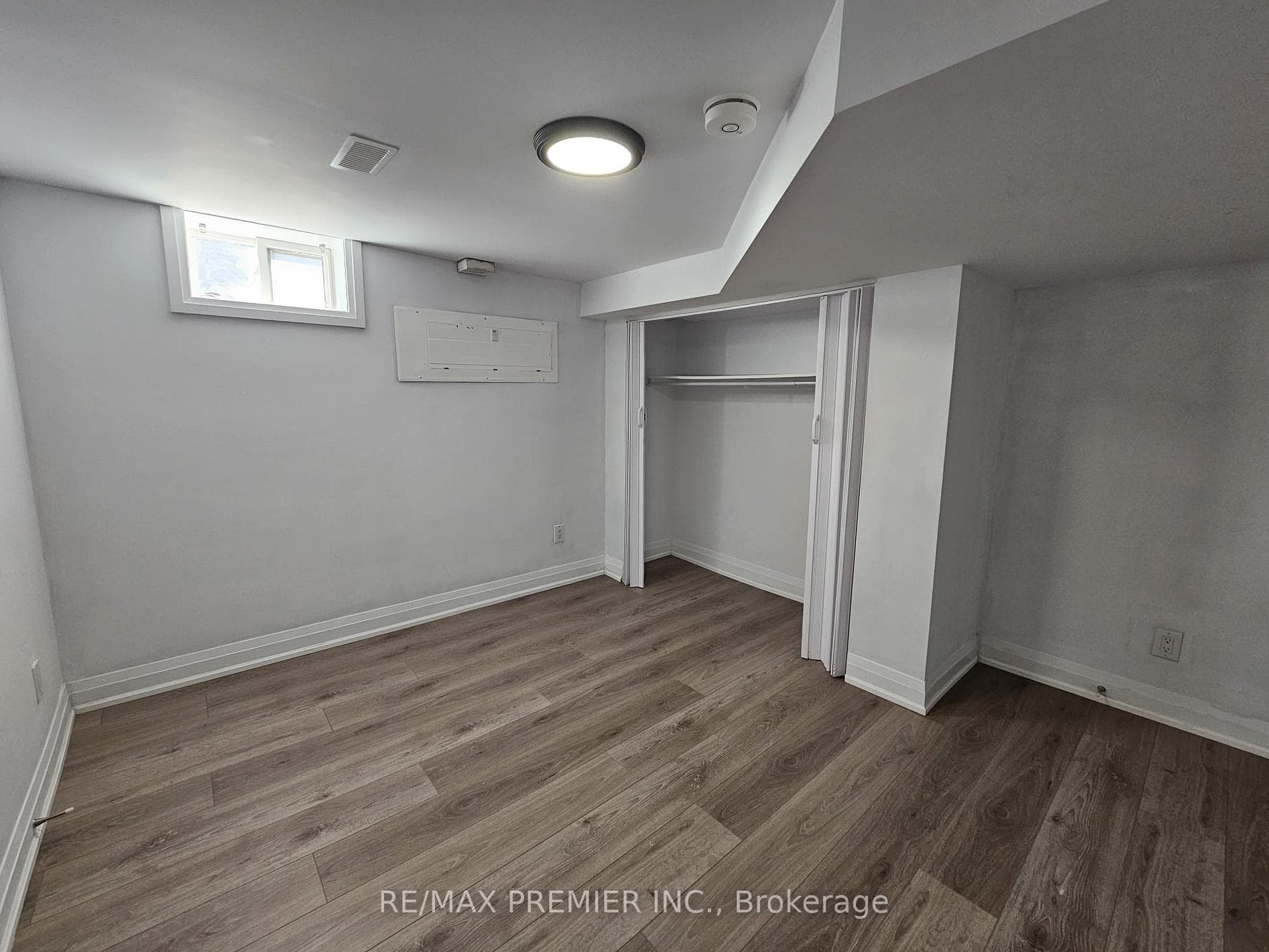 31 Compton Crescent Unit Bsmt Apt A photo 8