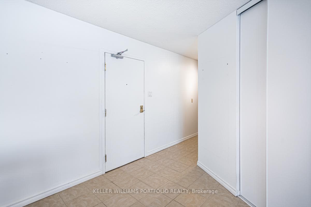 260 Queens Quay Unit 2708 photo 3