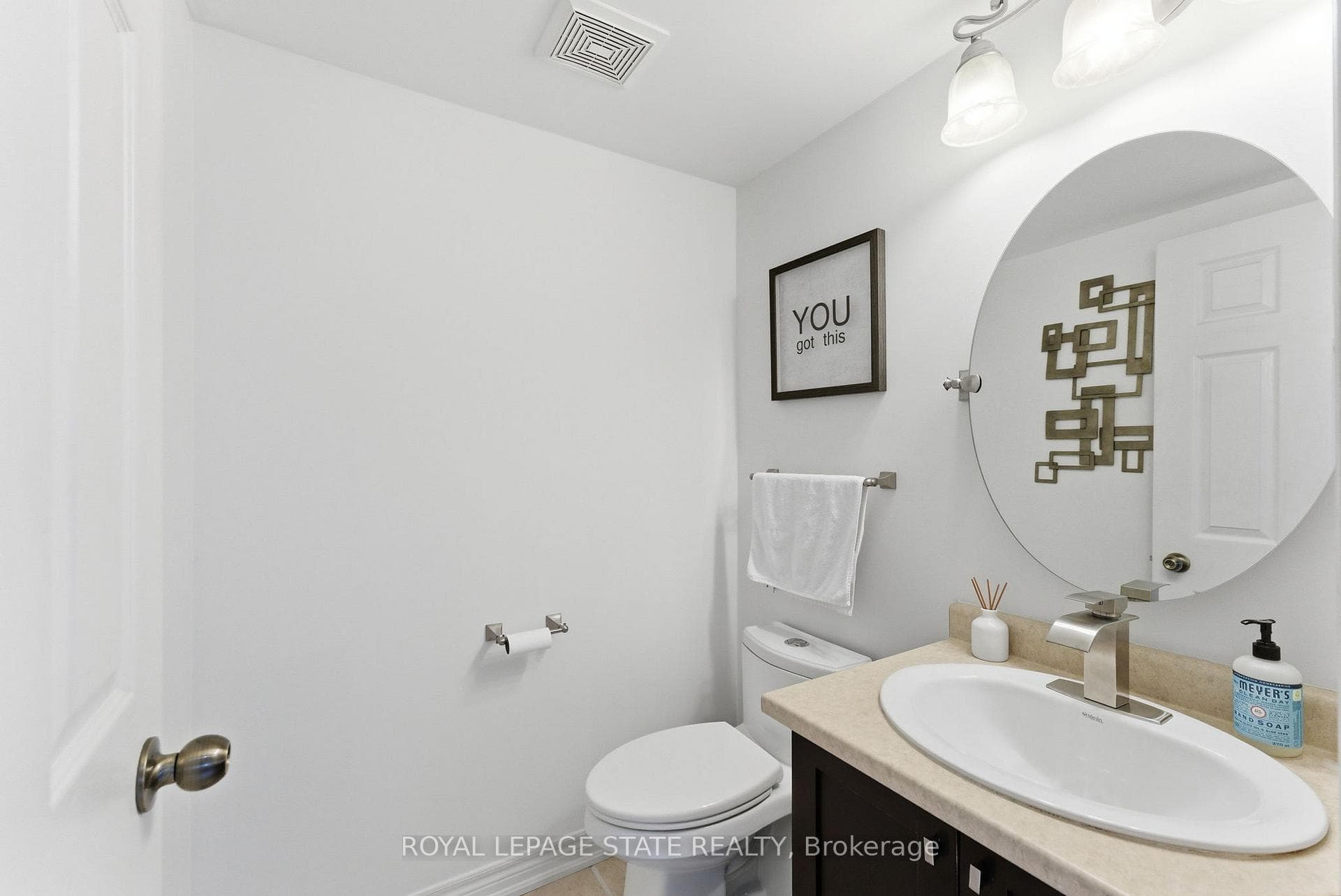 198 Springvalley Crescent photo 17